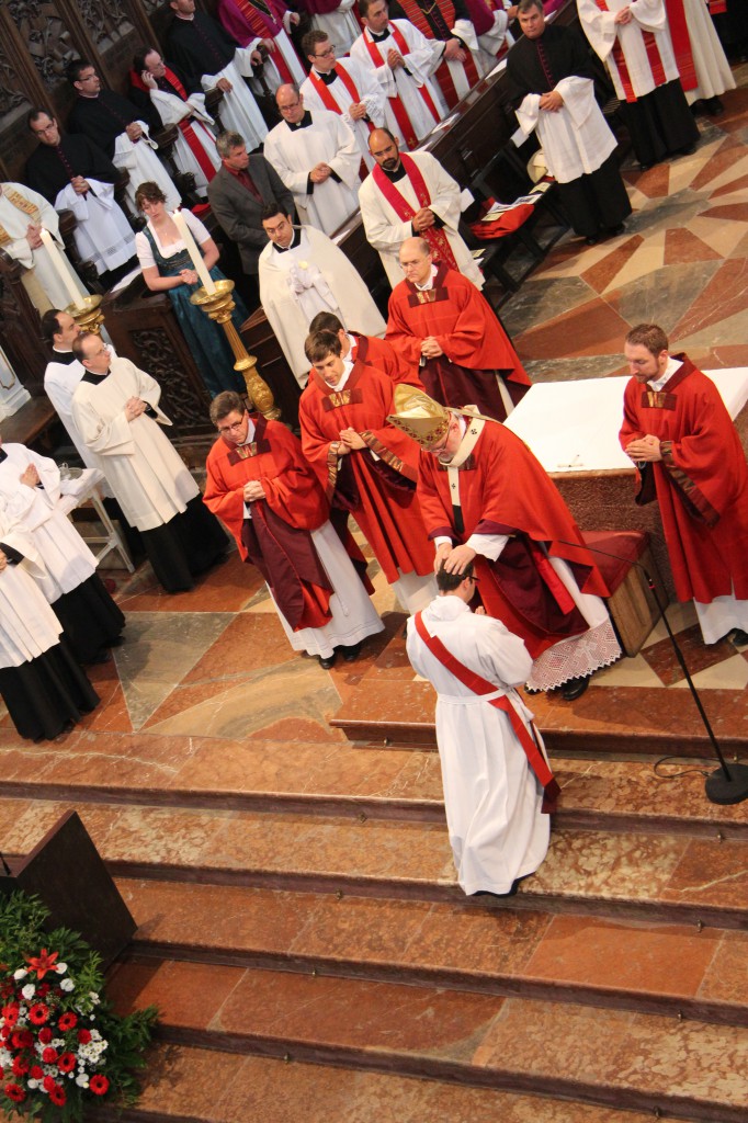 2014-06-28_4_Priesterweihe_Handauflegung