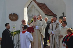Beginn des Festgottesdiensts vor der Johanneskirche Foto: Uwe Marx