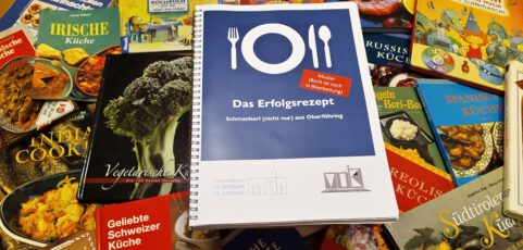 „Das Erfolgsrezept“ – Kochbuch der ökumenischen Bücherei ist fast fertig