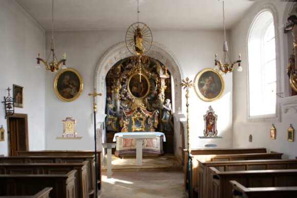 Neuer Altar, Ambo und Taufstein für die Johanneskirche